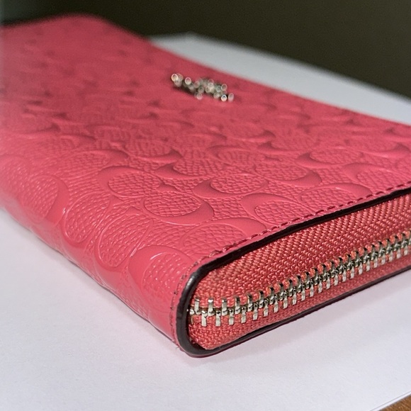 *HTF COLOR* COACH Signature Debossed Patent Leather Accordion Zip Wallet - Picture 4 of 16